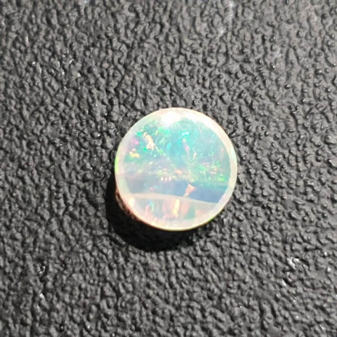 Opal z Etiopii kaboszon fi 8 mm nr 406