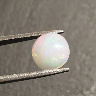 Opal z Etiopii kaboszon fi 8 mm nr 409