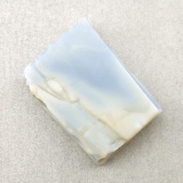 Opal niebieski cięty surowy 24x18 mm nr 68