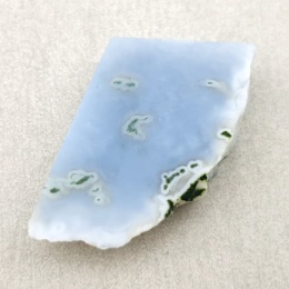 Opal niebieski cięty surowy 28x20 mm nr 13