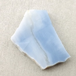 Opal niebieski cięty surowy 33x24 mm nr 74