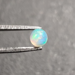 Opal z Etiopii kaboszon fi 4 mm nr 519