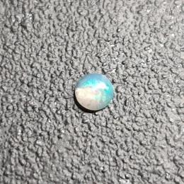 Opal z Etiopii kaboszon fi 4 mm nr 522