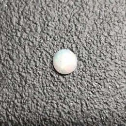 Opal z Etiopii kaboszon fi 4 mm nr 534