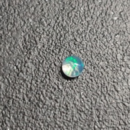 Opal z Etiopii kaboszon fi 4 mm nr 542