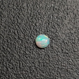 Opal z Etiopii kaboszon fi 4 mm nr 546