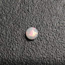 Opal z Etiopii kaboszon fi 4 mm nr 577
