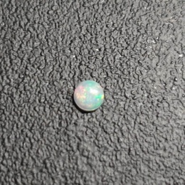 Opal z Etiopii kaboszon fi 4 mm nr 590