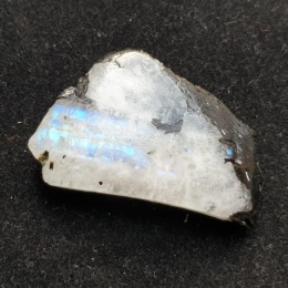 Kamień księżycowy kawałek polerowany 34x21 mm nr 64