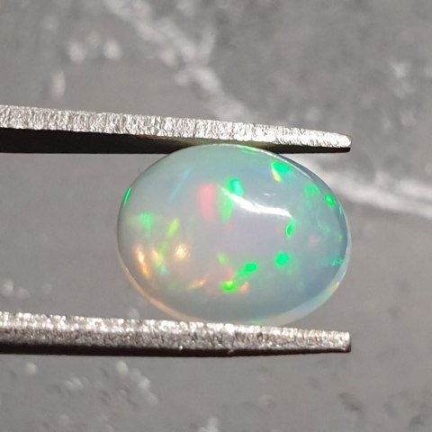Opal z Etiopii kaboszon ~9,75x7,89 mm nr 48