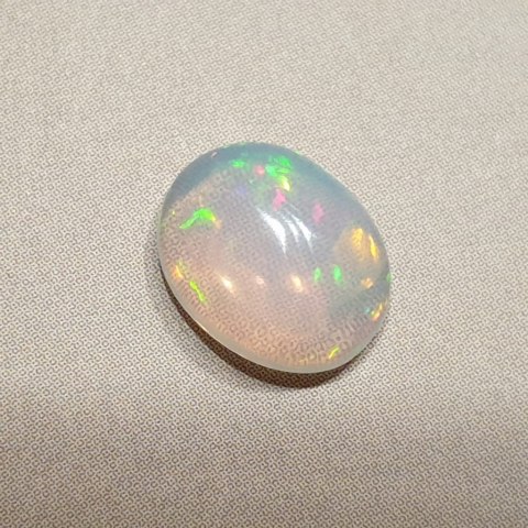 Opal z Etiopii kaboszon 9,75x7,89 mm nr 48