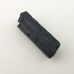 Czarny turmalin surowy 19x6 mm nr 467