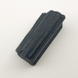 Czarny turmalin surowy 23x10 mm nr 404