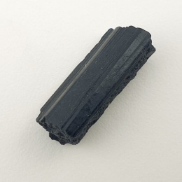Czarny turmalin surowy 24x10 mm nr 377