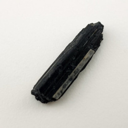 Czarny turmalin surowy 24x7 mm nr 537