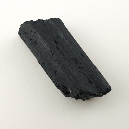 Czarny turmalin surowy 25x10 mm nr 455