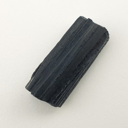 Czarny turmalin surowy 26x10 mm nr 460