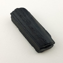 Czarny turmalin surowy 26x10 mm nr 460