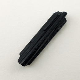 Czarny turmalin surowy 26x6 mm nr 469