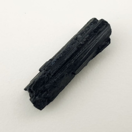 Czarny turmalin surowy 26x8 mm nr 364