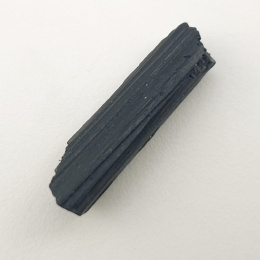 Czarny turmalin surowy 26x8 mm nr 383