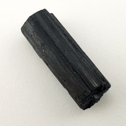 Czarny turmalin surowy 26x9 mm nr 487