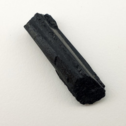 Czarny turmalin surowy 27x8 mm nr 428