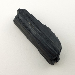 Czarny turmalin surowy 27x9 mm nr 445