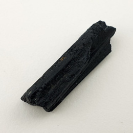 Czarny turmalin surowy 27x9 mm nr 499