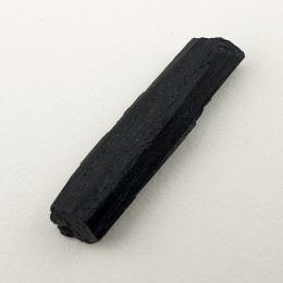 Czarny turmalin surowy 28x7 mm nr 478