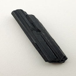 Czarny turmalin surowy 28x8 mm nr 516