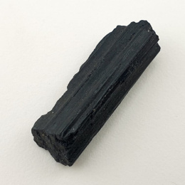Czarny turmalin surowy 29x10 mm nr 374