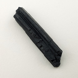 Czarny turmalin surowy 29x7 mm nr 450