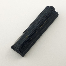 Czarny turmalin surowy 29x8 mm nr 414