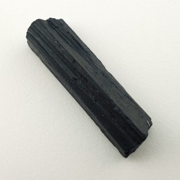 Czarny turmalin surowy 29x8 mm nr 414