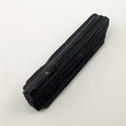 Czarny turmalin surowy 29x8 mm nr 506