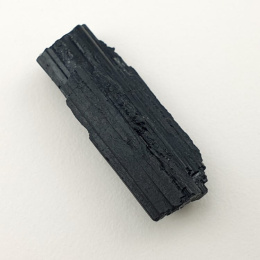 Czarny turmalin surowy 30x12 mm nr 321