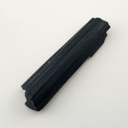 Czarny turmalin surowy 30x8 mm nr 398