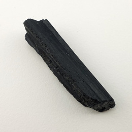 Czarny turmalin surowy 30x8 mm nr 438