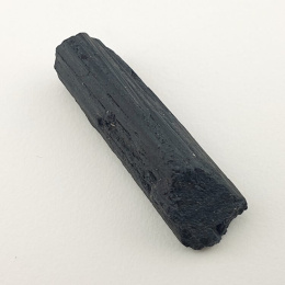 Czarny turmalin surowy 31x10 mm nr 342