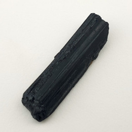 Czarny turmalin surowy 31x8 mm nr 376
