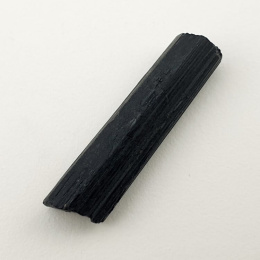 Czarny turmalin surowy 31x8 mm nr 423