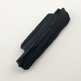 Czarny turmalin surowy 31x9 mm nr 350