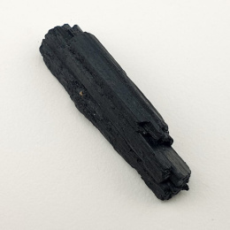 Czarny turmalin surowy 31x9 mm nr 350