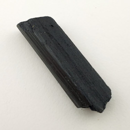 Czarny turmalin surowy 31x9 mm nr 502