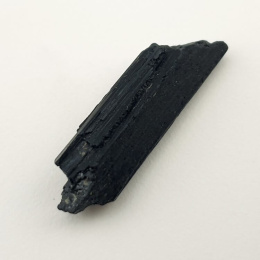 Czarny turmalin surowy 32x10 mm nr 345