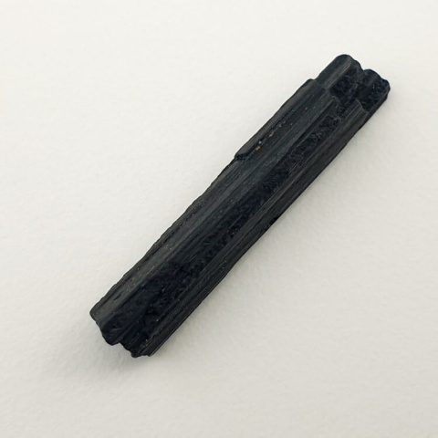 Czarny turmalin surowy 32x6 mm nr 307