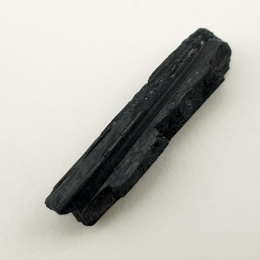 Czarny turmalin surowy 32x8 mm nr 481