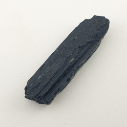 Czarny turmalin surowy 32x9 mm nr 351