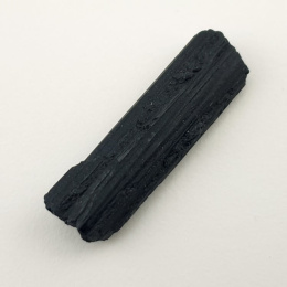 Czarny turmalin surowy 33x10 mm nr 312